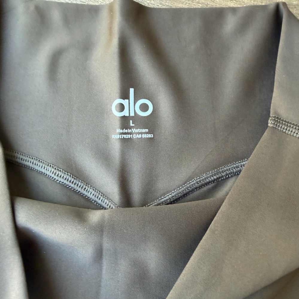 ALO Yoga Airlift Energy Short in Espresso Brown - Picture 4 of 4